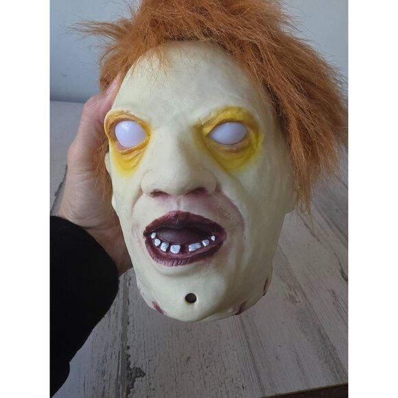 Vintage gemmy micheal meyers moaning beheaded Halloween head light up animated H - Picture 7 of 8